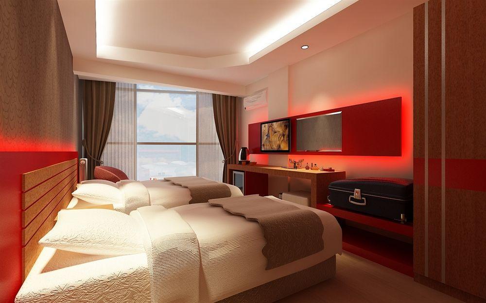 Anil Hotel Бергама Екстериор снимка