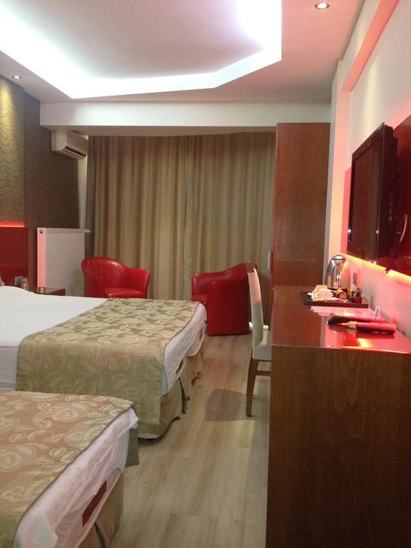 Anil Hotel Бергама Екстериор снимка